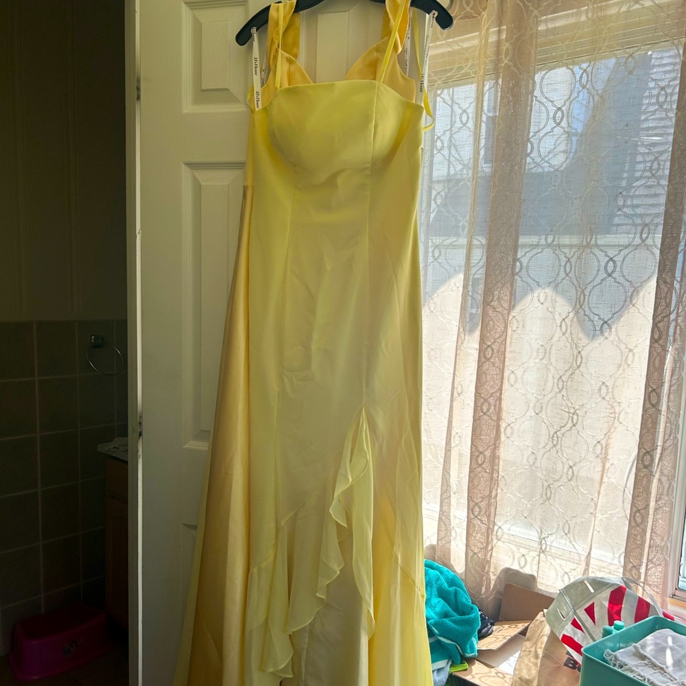 New with tags never worn JJ’s House for David’s bridal Bridesmaid Dress